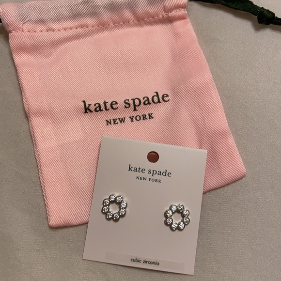 NWT Kate Spade ♠️ full circle stud earrings